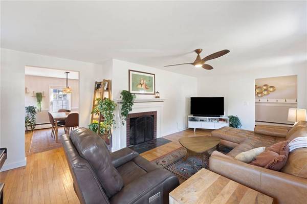 160 Crescent AVE, North Attleboro, MA 02760