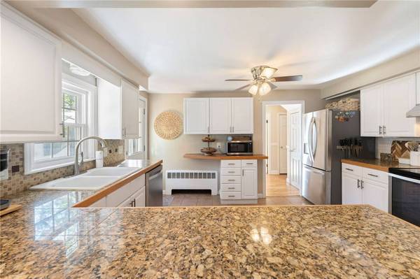 160 Crescent AVE, North Attleboro, MA 02760