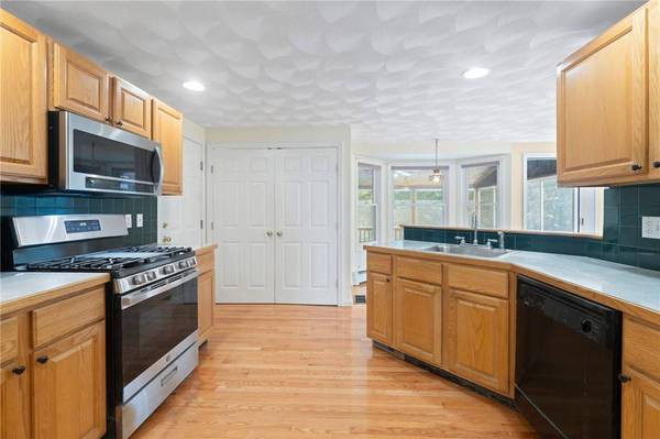 17 Doire RD, Cumberland, RI 02864