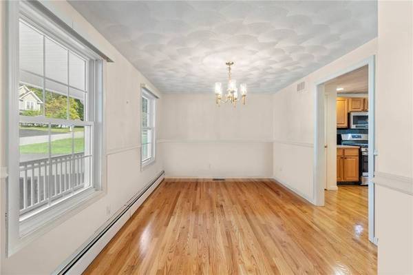 17 Doire RD, Cumberland, RI 02864