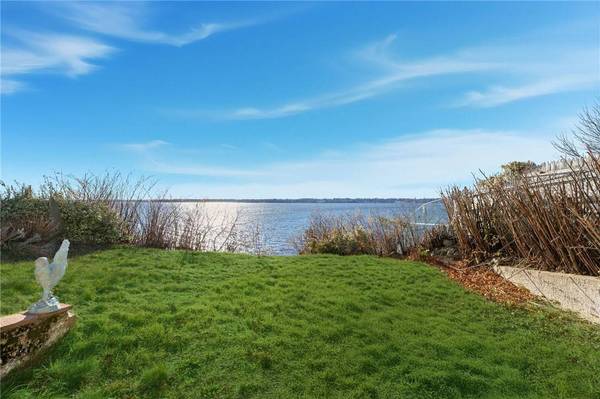 200 Narragansett AVE, East Providence, RI 02915