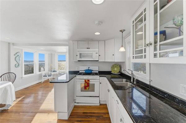 200 Narragansett AVE, East Providence, RI 02915