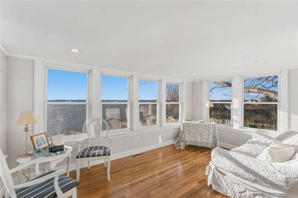 200 Narragansett AVE, East Providence, RI 02915