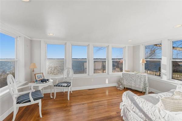 200 Narragansett AVE, East Providence, RI 02915