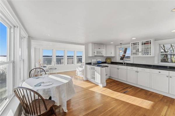 200 Narragansett AVE, East Providence, RI 02915