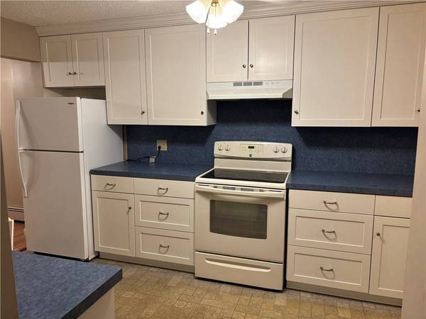 18 Villa Nova ST, Woonsocket, RI 02895