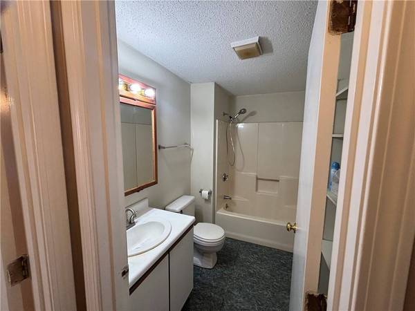 18 Villa Nova ST, Woonsocket, RI 02895