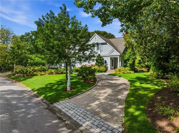 7 Eagle DR, Dartmouth, MA 02748