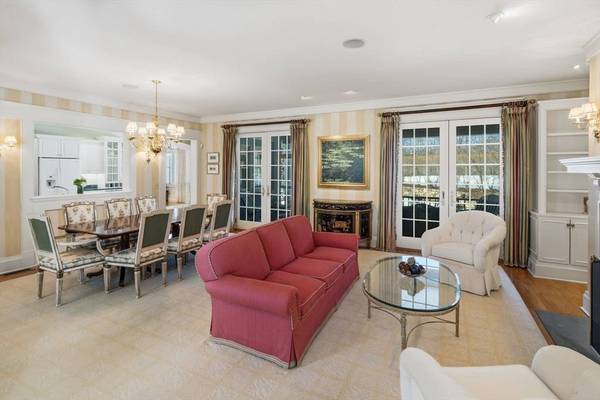 7 Eagle Drive, Dartmouth, MA 02748