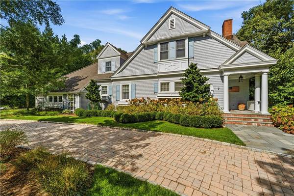7 Eagle DR, Dartmouth, MA 02748