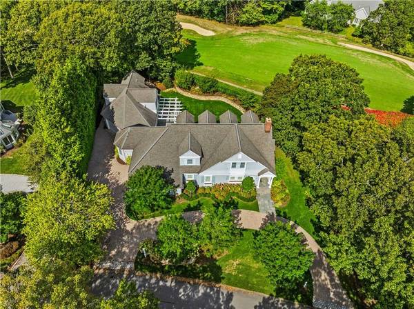 7 Eagle DR, Dartmouth, MA 02748