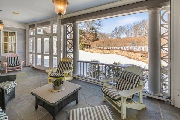 7 Eagle Drive, Dartmouth, MA 02748