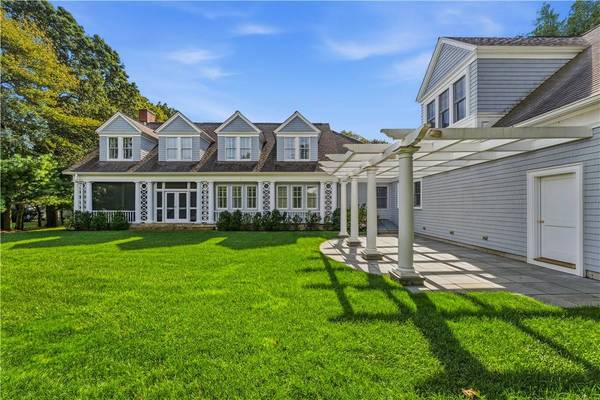 7 Eagle DR, Dartmouth, MA 02748