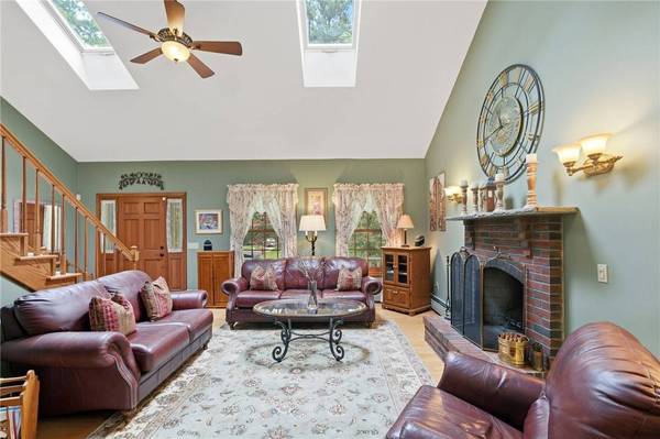 20 FOLLETT ST, North Smithfield, RI 02896