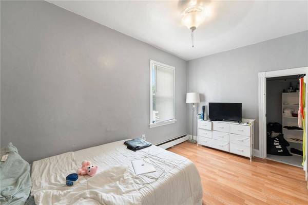 74 Veazie ST, Providence, RI 02908