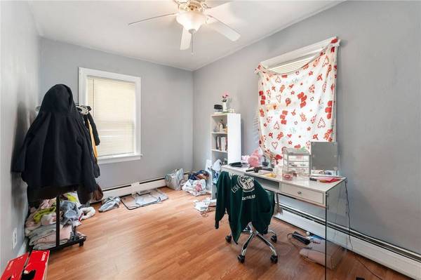 74 Veazie ST, Providence, RI 02908