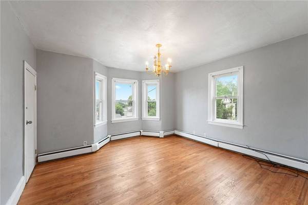 74 Veazie ST, Providence, RI 02908