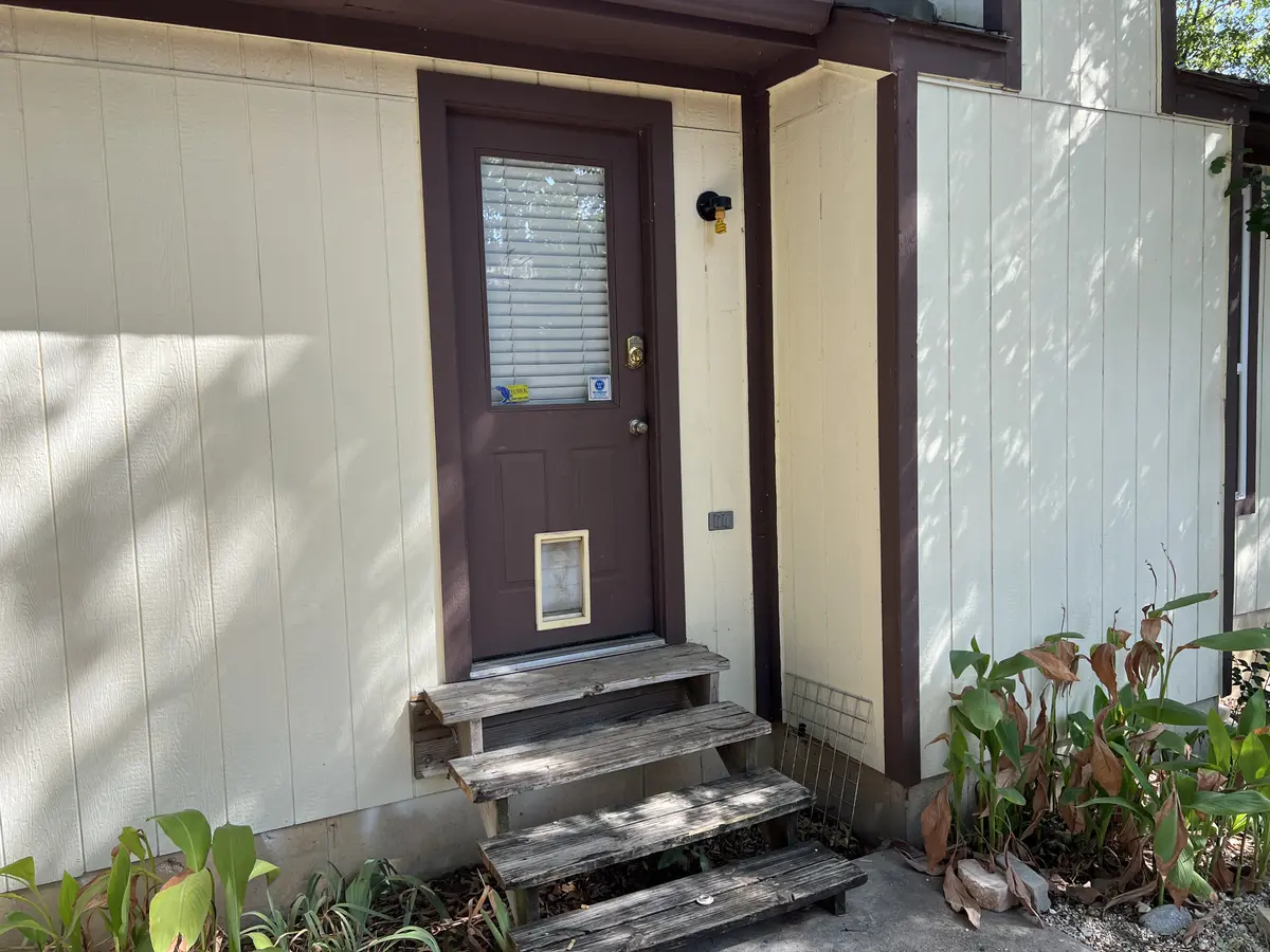 6118 Farmingdale Dr, Arlington, TX 76001-5270