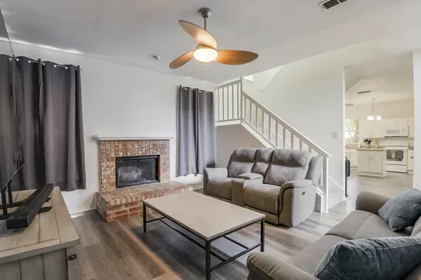 5428 Rolling Green Rd, Arlington, TX 76017-6262