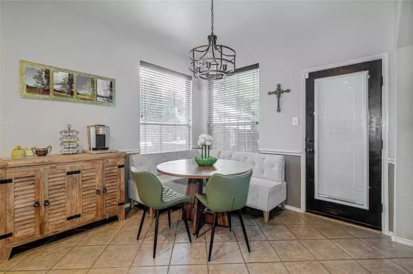 210 Forestridge Drive, Mansfield, TX 76063