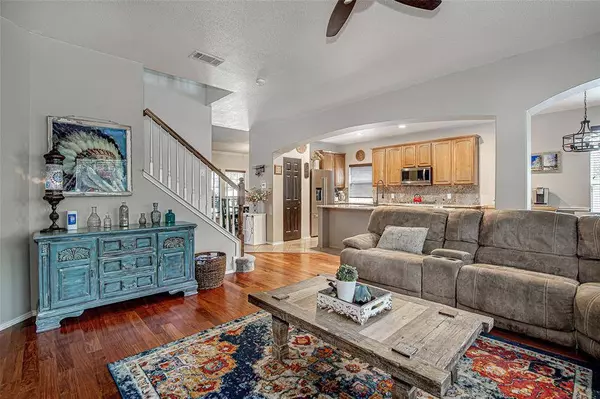 210 Forestridge Drive, Mansfield, TX 76063