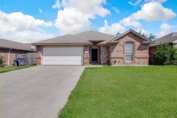 729 Mesa Vista Drive, Crowley, TX 76036