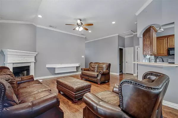 729 Mesa Vista Drive, Crowley, TX 76036