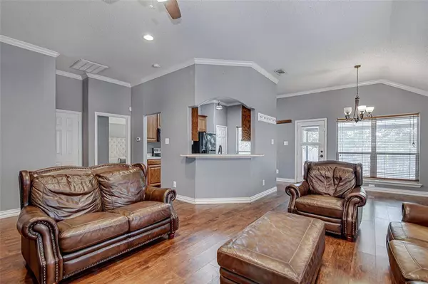 729 Mesa Vista Drive, Crowley, TX 76036