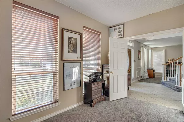 2703 Kingswood Court, Arlington, TX 76001