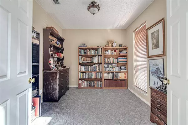 2703 Kingswood Court, Arlington, TX 76001