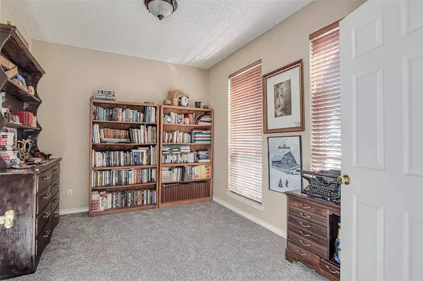 2703 Kingswood Court, Arlington, TX 76001