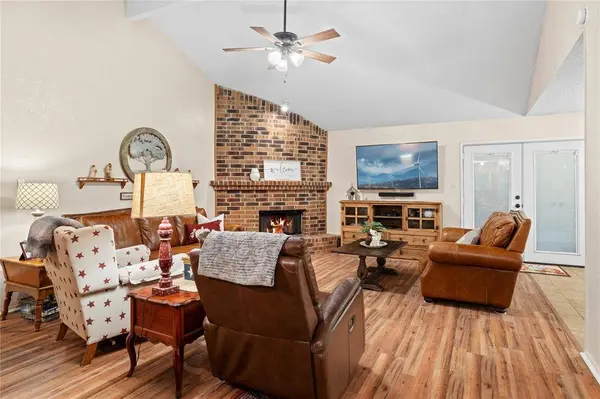 2325 Oakside Drive, Arlington, TX 76016