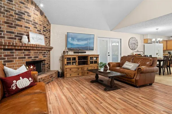 2325 Oakside Drive, Arlington, TX 76016