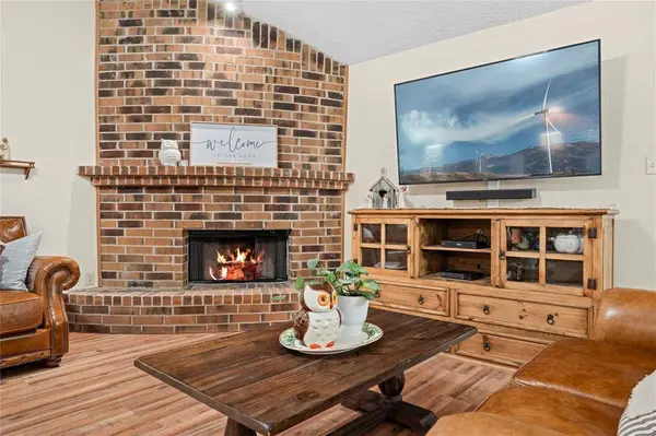 2325 Oakside Drive, Arlington, TX 76016