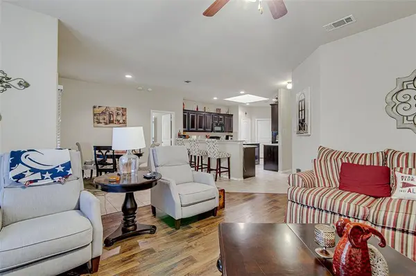 6815 Biondi Trail, Arlington, TX 76001