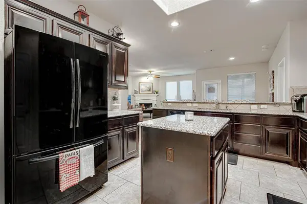 6815 Biondi Trail, Arlington, TX 76001