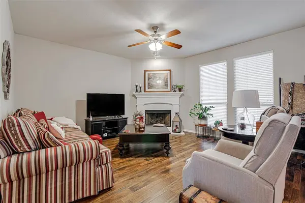 6815 Biondi Trail, Arlington, TX 76001