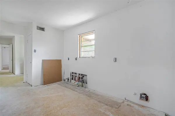 605 Hinton Street, Grand Prairie, TX 75050