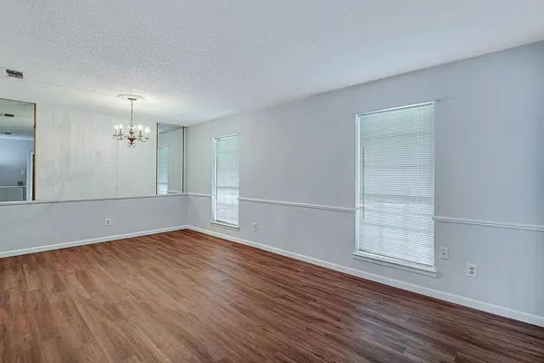 4053 Glenbrook Drive, Arlington, TX 76015