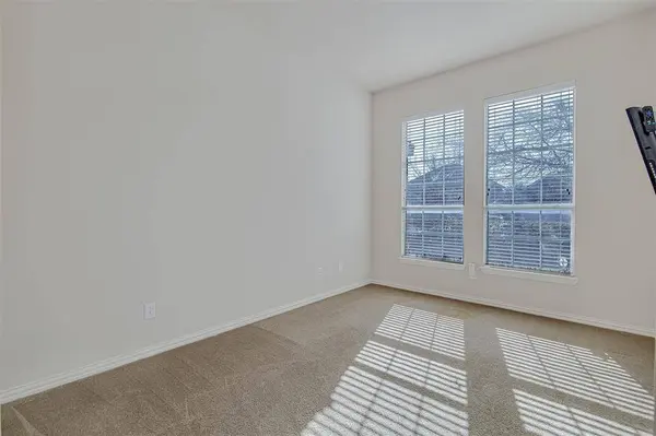 729 Red Elm Lane, Fort Worth, TX 76131