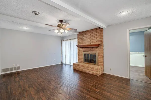 4053 Glenbrook Drive, Arlington, TX 76015