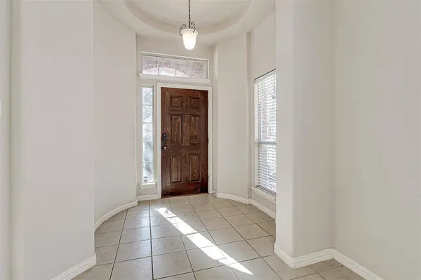 729 Red Elm Lane, Fort Worth, TX 76131