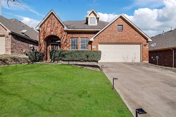 729 Red Elm Lane, Fort Worth, TX 76131