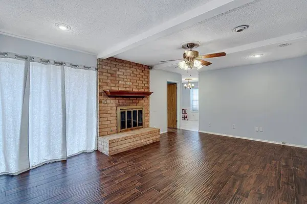 4053 Glenbrook Drive, Arlington, TX 76015