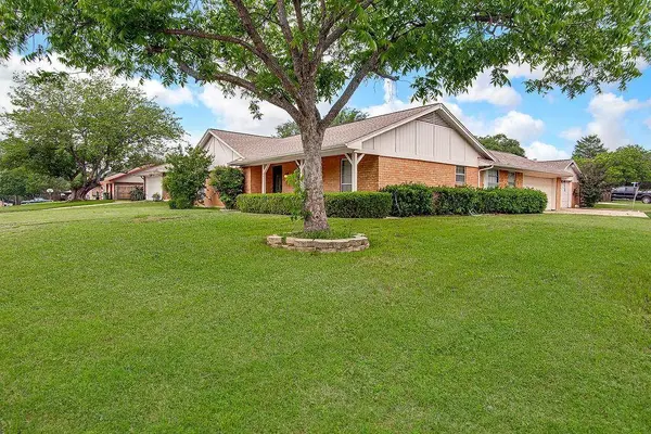 4053 Glenbrook Drive, Arlington, TX 76015