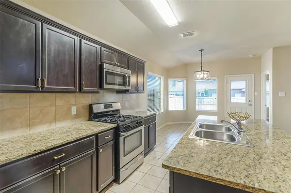 6353 Seagull Lane, Fort Worth, TX 76179