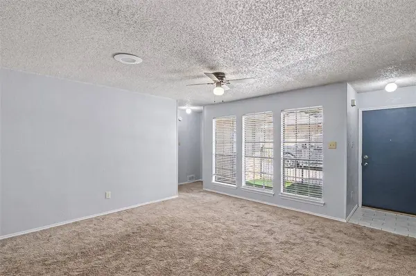 5211 Wild West Drive, Arlington, TX 76017