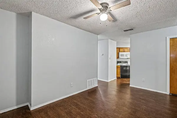 5211 Wild West Drive, Arlington, TX 76017