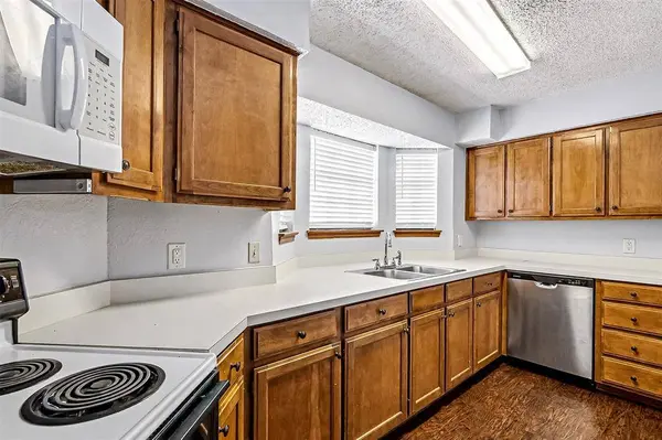 5211 Wild West Drive, Arlington, TX 76017