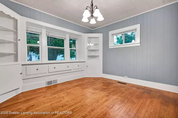 1730 Stirling AVE, Lansing, MI 48910